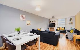 Stylish Manchester Gem - Sleeps 10!